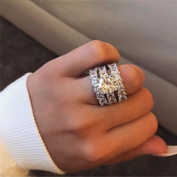 Emerald Cut Dia Wedding Eternity Ring - Picture 7 of 11